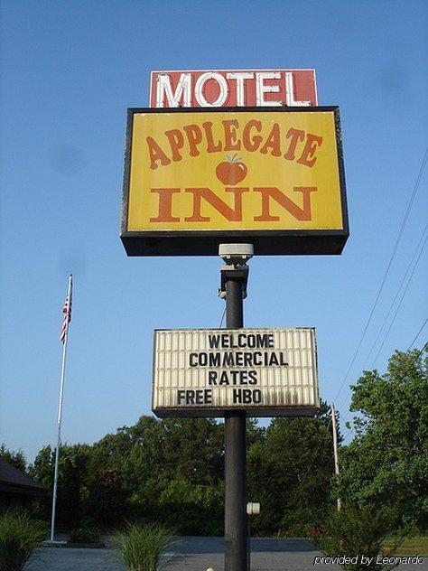 Applegate Inn Cleveland Bagian luar foto