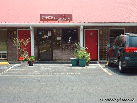 Applegate Inn Cleveland Bagian luar foto