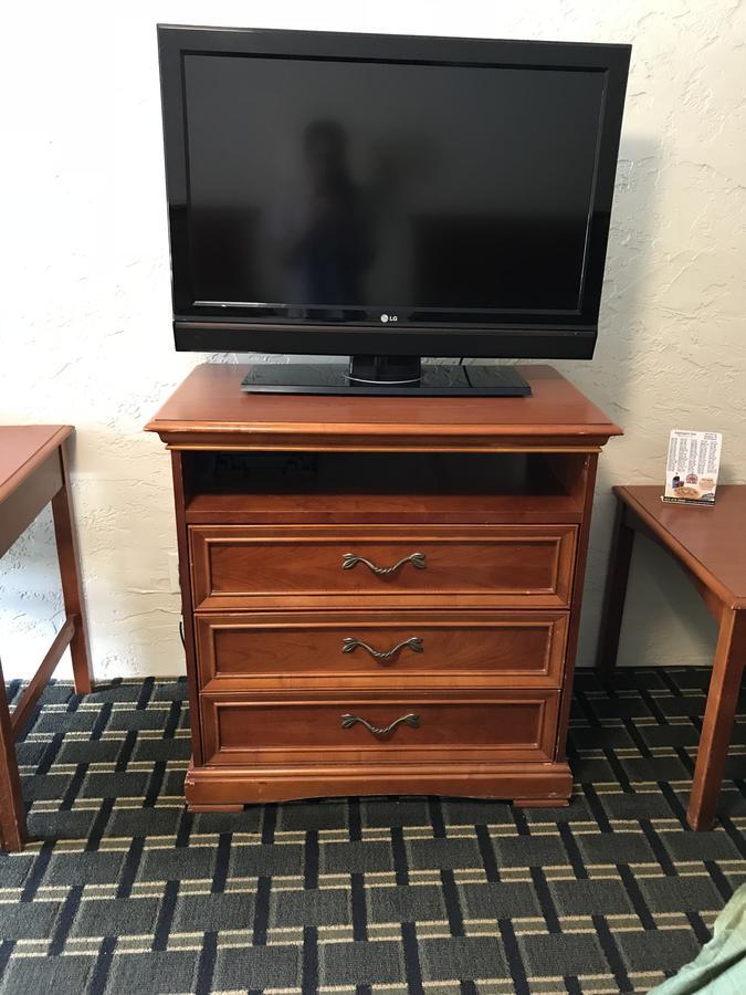 Applegate Inn Cleveland Bagian luar foto