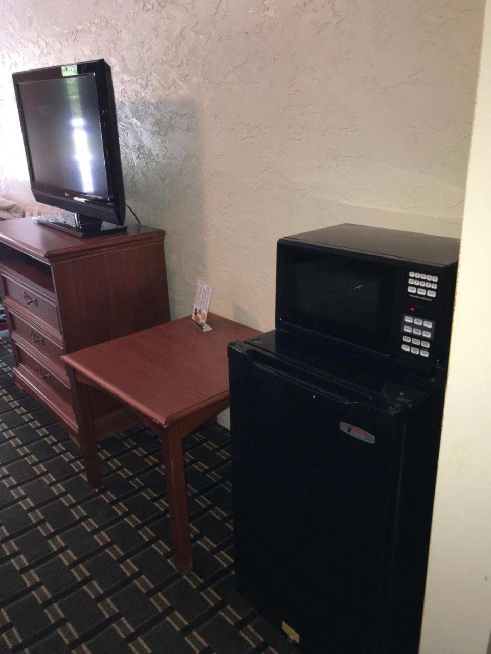 Applegate Inn Cleveland Bagian luar foto