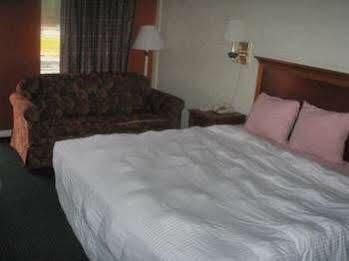 Applegate Inn Cleveland Bagian luar foto